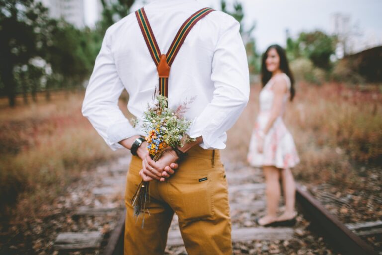 bouquet surprise couple lovers 1790142